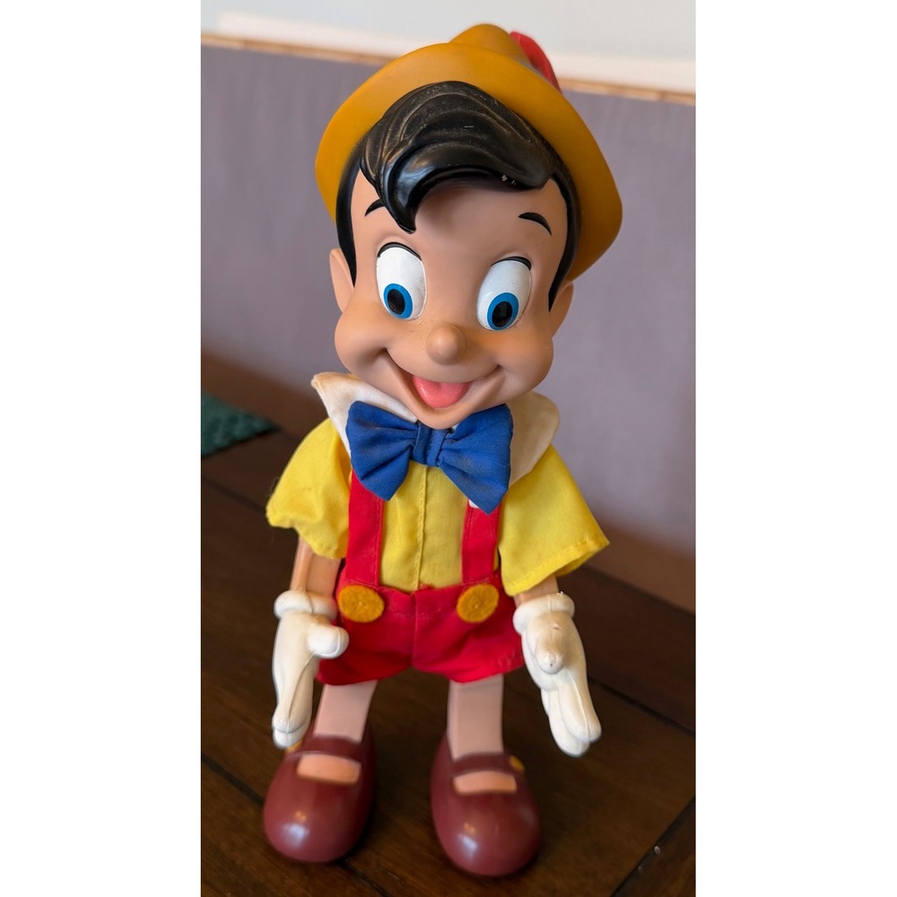Vintage Disney Pinocchio Jointed Action Figure 9 Inch Vinyl Plastic Toy